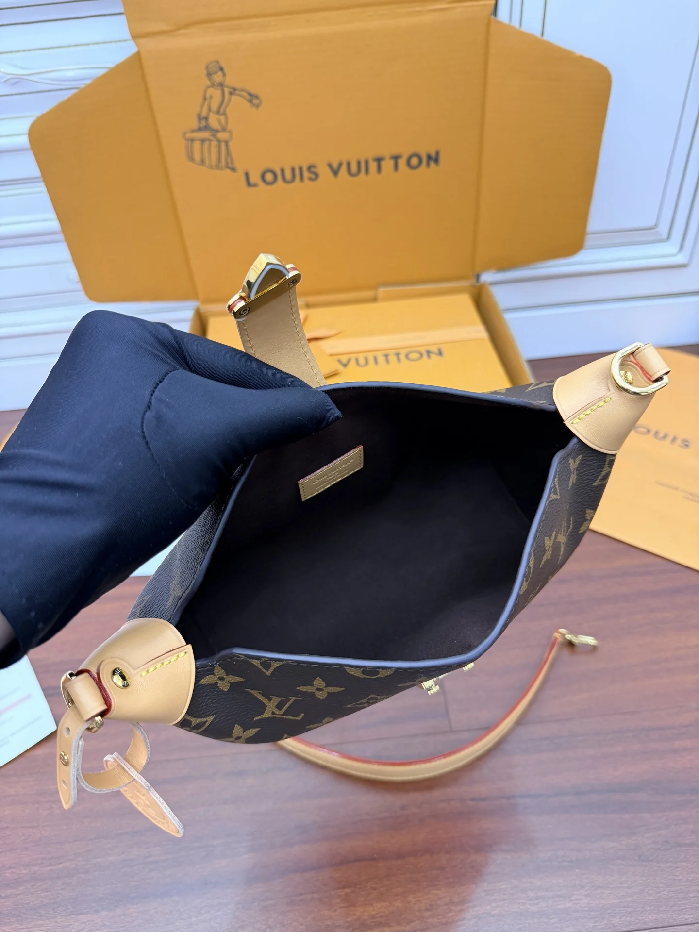 Louis Vuitton M26191 Dynamic Electronic Chip Gift Bag Shoulder Bag - Detail view 6