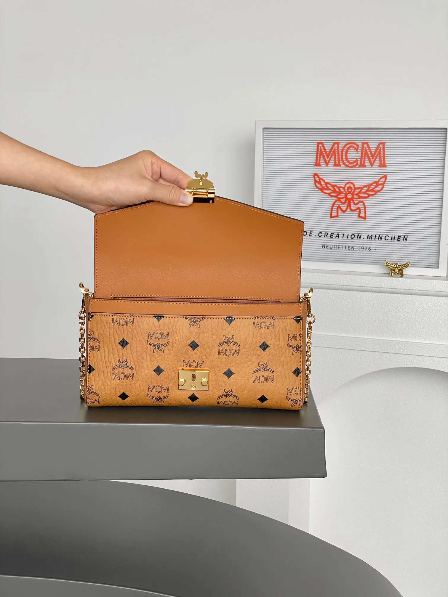 MCMMMRAAME03CO001 印花新版中号信封包 斜挎包 - 细节图 4