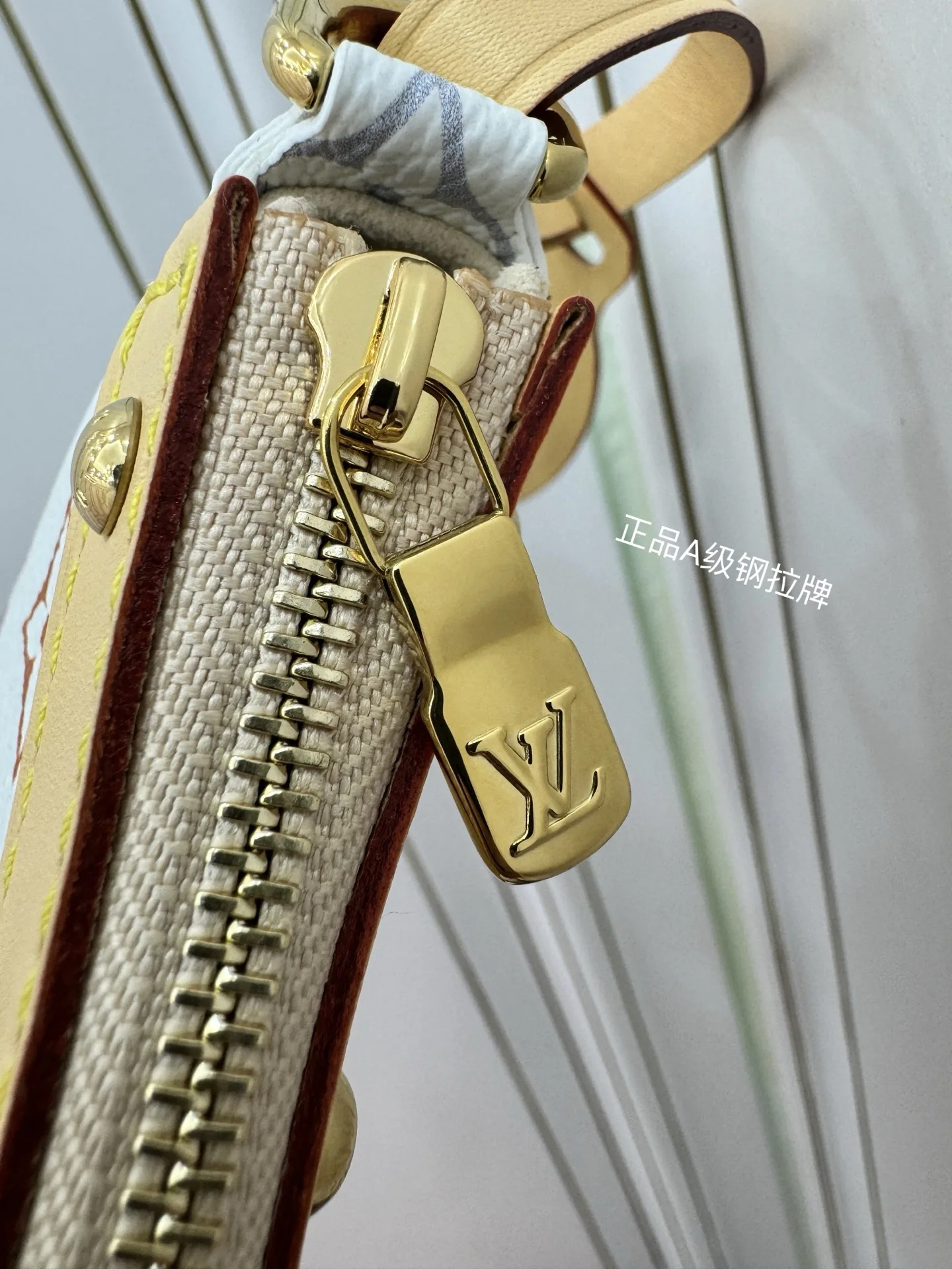Louis Vuitton M13404 Dynamic Electronic Chip Diamond Fabric Bag Shoulder Bag - Detail view 4