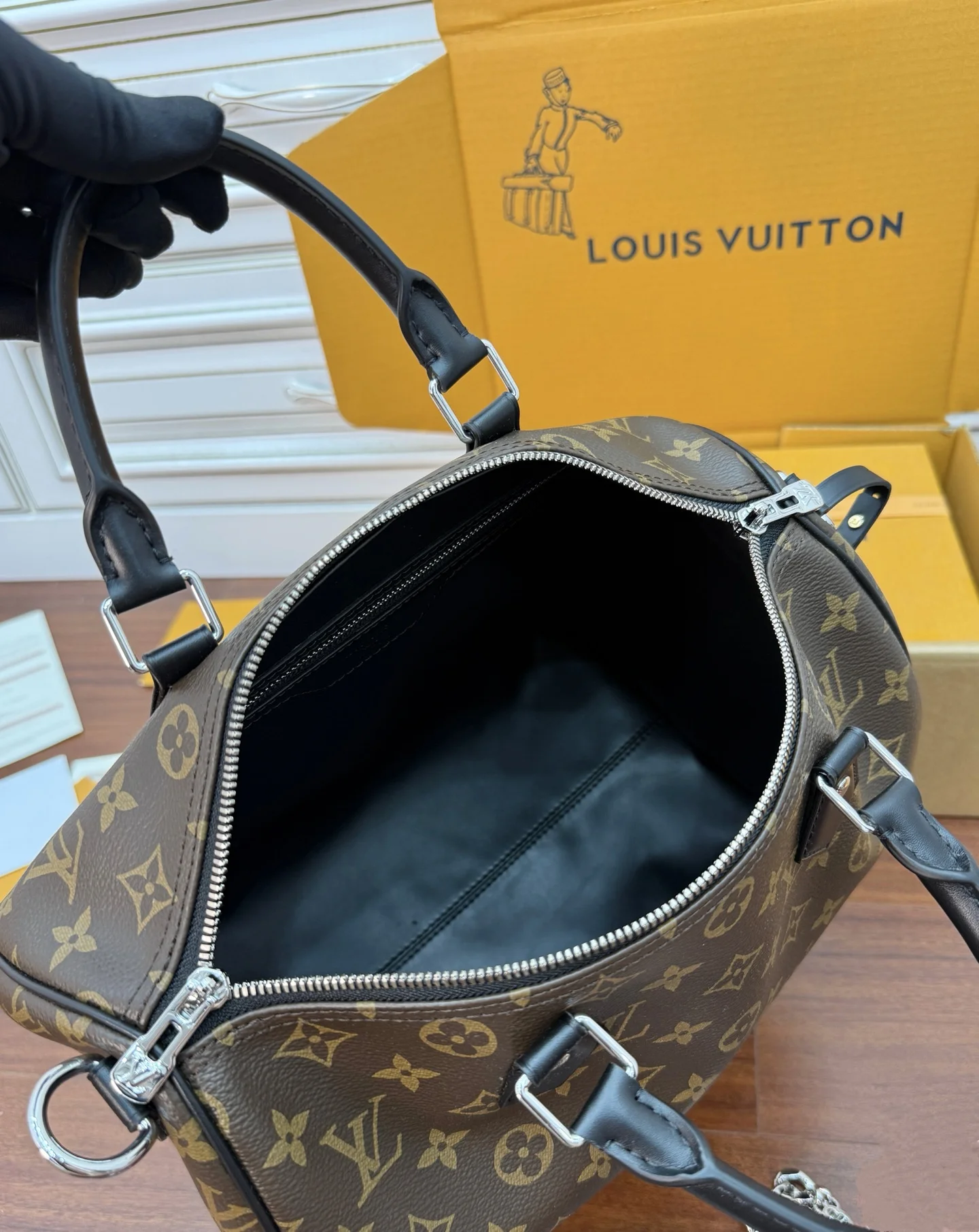 Louis Vuitton M12243 Dynamic Electronic Chip Diamond Fabric Bag Shoulder Bag - Detail view 5