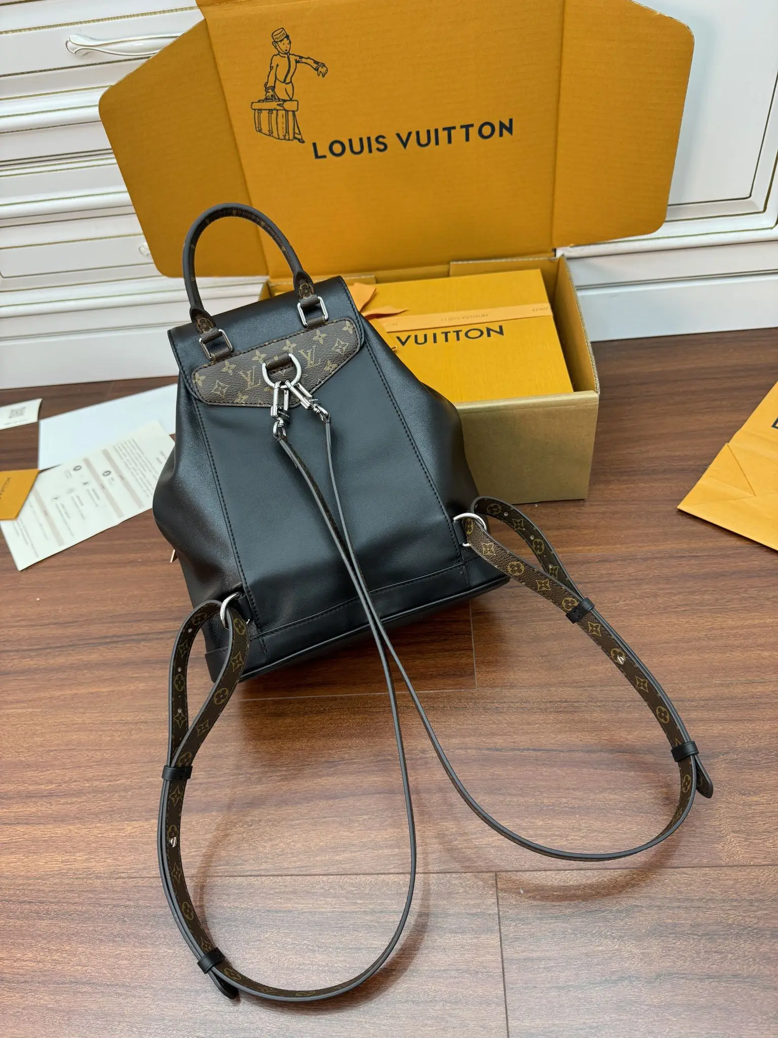 Louis Vuitton M12587 Dynamic Electronic Chip Gift Bag Backpack - Detail view 3