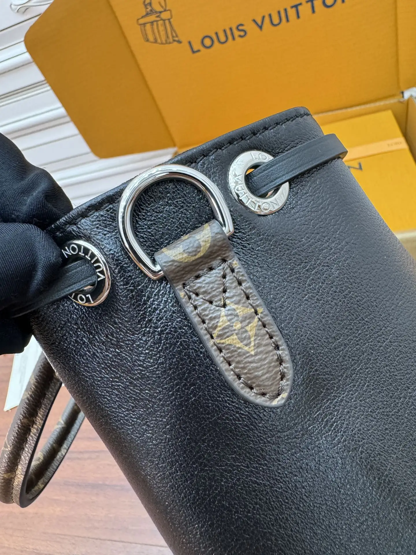 Louis Vuitton M12587 Dynamic Electronic Chip Gift Bag Backpack - Detail view 6