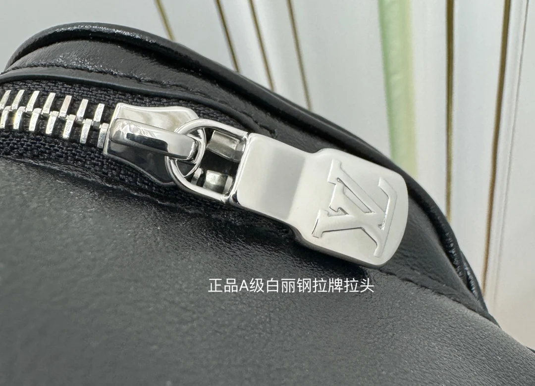 Louis Vuitton M12587 Dynamic Electronic Chip Gift Bag Backpack - Detail view 7