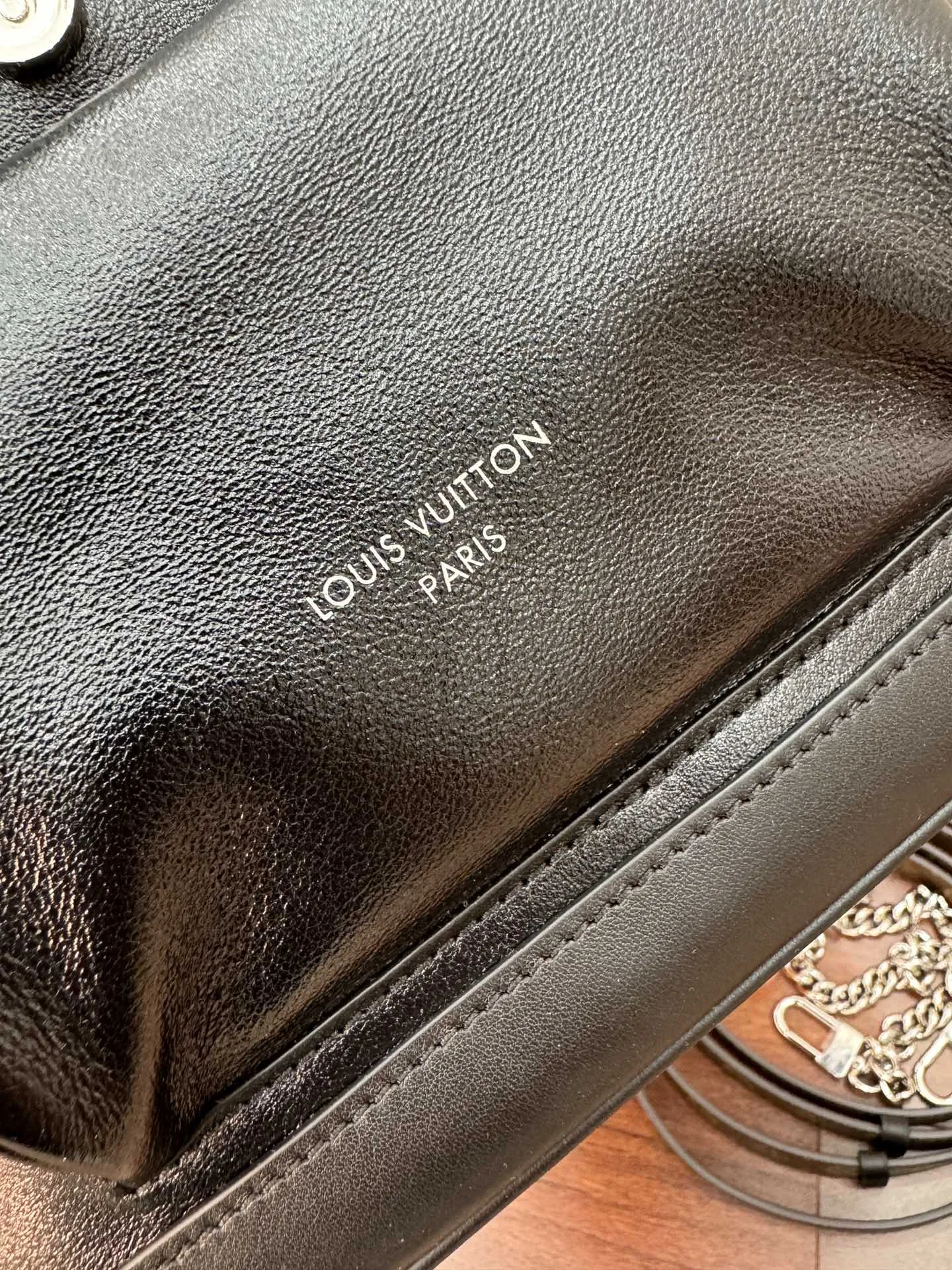 Louis Vuitton M12587 Dynamic Electronic Chip Gift Bag Backpack - Detail view 8