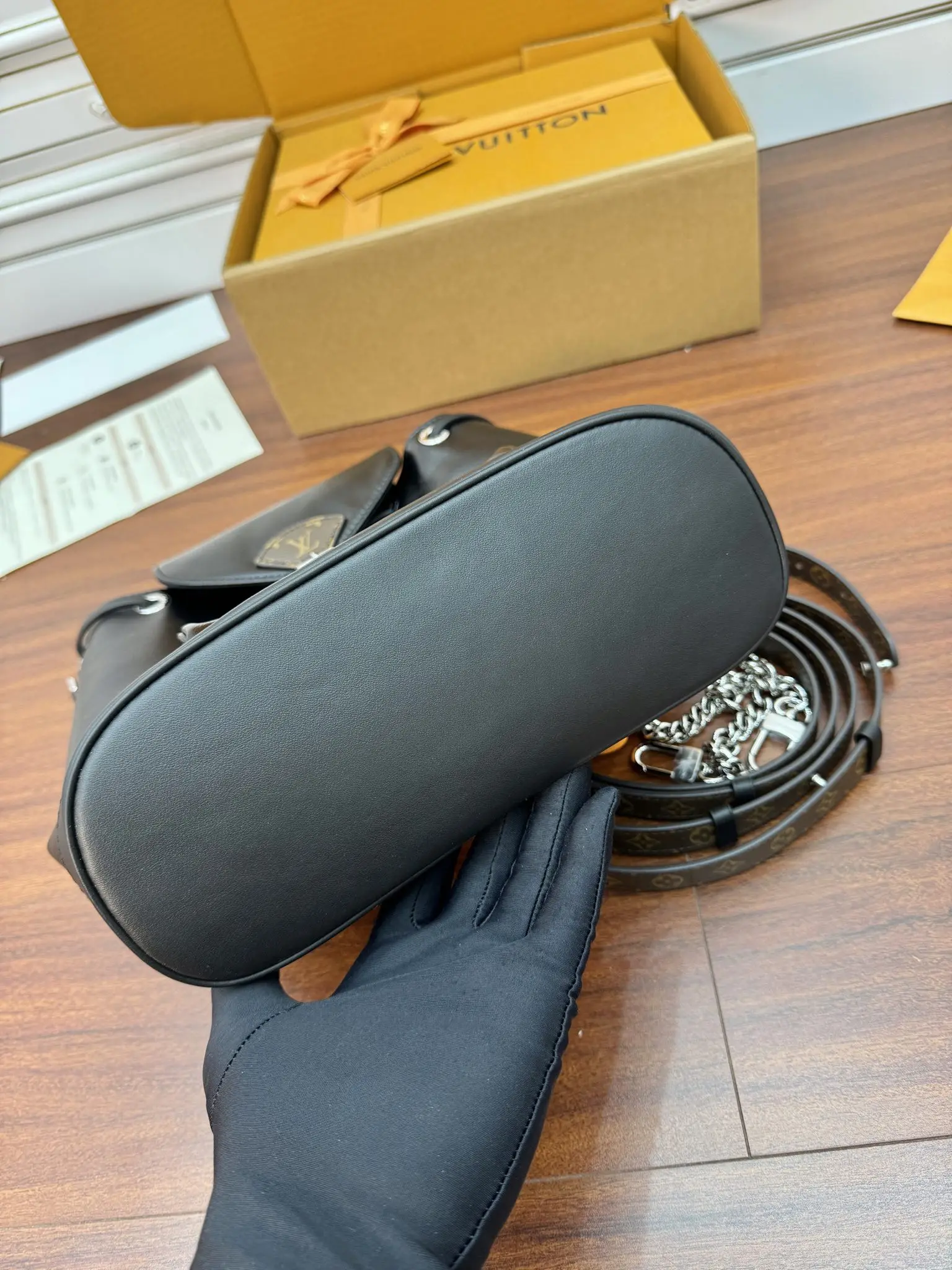 Louis Vuitton M12587 Dynamic Electronic Chip Gift Bag Backpack - Detail view 9