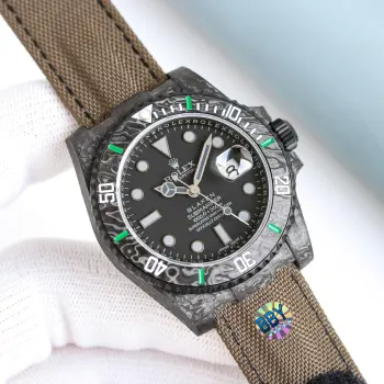 ROLEX-水鬼 碳纤维 Submariner 潜航者SUB水鬼 完美呈现 1 升级更便捷-更百搭的魔术贴表带 通用大小手腕/男士女士均适合佩戴 2 特别定制碳纤维表壳,多颜色搭配可以选 BLAKEN赋予水鬼不一样的风格 体现全新的视觉和触觉体验 3 经过无数次的修改 终于呈现出刻字立体 且条丁外有外影的对版本完美圈口 温润如玉的超强夜光珠 4 搭载全新一体3135机芯 质量稳定 每个机芯都经过严格检测 返修率低 出厂可选配BLAKEN发烧改装收纳箱带工具以及真牛皮表带一副   附带配件丢失不支持退换 - 诚意之作 欢迎各路表友品鉴 
