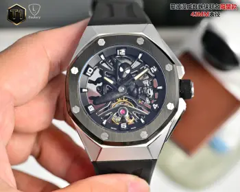 LS .Factory 爱彼 Audemars Piguet  漫威黑豹联名限量款 皇家橡树概念系列26620lO.OO.D077CA.011 新开模43 毫米表壳 采用全新设计 更符合人体工学的表壳 更精致的表壳细节 它具有较大的抛光倒角  尺寸 43MM 14MM  43毫米宽的表壳经过精心修饰 以容纳直径稍大的新机芯2 机芯采用进口订制手动陀飞轮机芯 更佳美观 质量更稳定 3 表壳采用日本 316 精钢打造 显示出钢壳更佳鲜亮 非市场用普通 306 钢 4 镜面采用进口蓝宝石玻璃镜面5  表带采用帆布带包皮 配带起来更加舒服 手感更好 非皮革压制而出 扣子采用折叠蝴蝶扣 6 现在下单送随身携带订制方便盒子一个 先到先得 送完为止