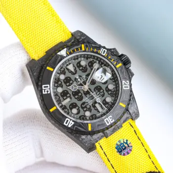 ROLEX-水鬼 碳纤维 Submariner 潜航者SUB水鬼 完美呈现 1 升级更便捷-更百搭的魔术贴表带 通用大小手腕/男士女士均适合佩戴 2 特别定制碳纤维表壳,多颜色搭配可以选 BLAKEN赋予水鬼不一样的风格 体现全新的视觉和触觉体验 3 经过无数次的修改 终于呈现出刻字立体 且条丁外有外影的对版本完美圈口 温润如玉的超强夜光珠 4 搭载全新一体3135机芯 质量稳定 每个机芯都经过严格检测 返修率低 出厂可选配BLAKEN发烧改装收纳箱带工具以及真牛皮表带一副   附带配件丢失不支持退换 - 诚意之作 欢迎各路表友品鉴 