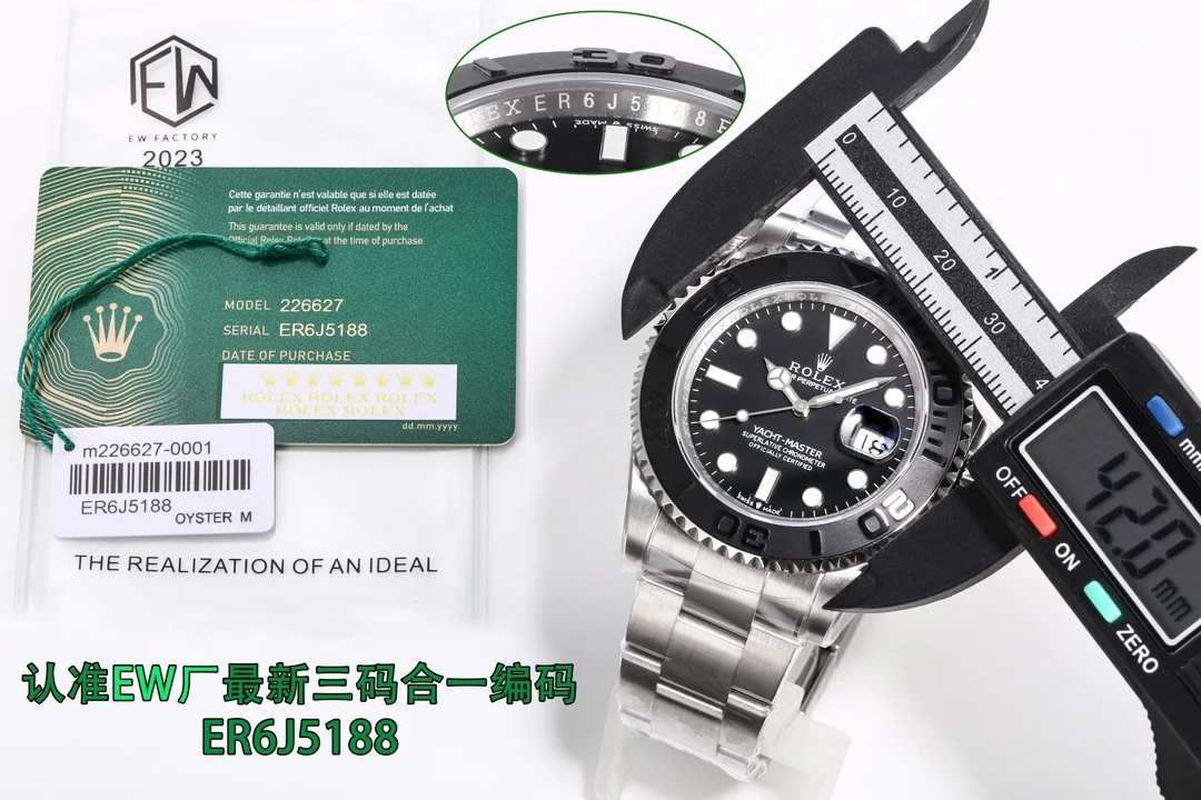 原单劳力士手表|高仿劳力士手表|精仿劳力士手表|一比一劳力士手表热门款式 EW 顶流首次发力 新款 劳力士 ROLEX 游艇名仕型42mm系列 MK1 腕表  编码ER6J5188 腕表  表扣编码Y8C  品质保证 表壳 具有强韧的物理属性 更强的抗压性能 耐腐蚀 防刮损 高强度拉丝打磨 达到正品的硬度级别 长期佩戴不易磨损 中层表壳表耳的顶部边缘倒角处做到与正品一致的金属光泽 细微之处完美复刻  圈口 游艇名仕型一贯的哑光黑色 Cerachrom陶质字圈和磨光立体数字及刻度 陶瓷铸模制版圈的首15分钟标有分钟刻度 可以更精确地计时  表带 升级表扣喷砂效果 激光镭雕黑色编码 表带链节边缘及带扣盖侧面均可见明显的磨砂纹理 全钛合金打造 5级钛金属凭借轻盈 耐腐蚀等优点  机芯 采用了上海3235机芯 可回调日历 真正的超长72小时动能 都经过严格的稳定性能测试 确保以最佳状态交付到表友手上 配备醇黑色精细磨砂表盘 顶级瑞士冰蓝色夜光 腕表  编码ER6J5188 腕表  表扣编码 Y8C 打造出了一款成功路上扬帆远航的理想之选 