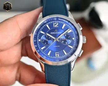 新品 JAEGER-LECOULTRE——积家北宸系列腕表 儒雅而至   精彩细节 表壳打磨 为了追求正品温润如玉的效果 制表师精磨细造 慢工出细活 正品开模 1:1复刻完美与正品一致 采用316L精钢材质打造和CNC顶级工艺打磨 与原装工艺效果如出一辙 使其整体字面质感更佳 腕表尺寸42mmX11.00mm机芯型号订制机芯改761 防水深度50m表盘团队突破多层技术瓶颈 力求完美 对12个刻度细节精益求精 1:1还原太阳放射状饰纹 表带采用天然橡胶表带 薄而长且柔软 足以缠绕贴合手腕 原装精钢折叠扣更显示这块腕表的豪华气质 适合各种商务场合 简敛精致不失优雅 