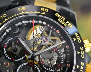 **BLAKEN UPGRADE ALERT!**第六代迪通拿碳黑复刻版 镂空设计 6th Gen Daytona Carbon Black Replica 40mm上手绝了 核心亮点一眼种草   12.2mm超薄机身 12.2mm Ultra-thin Case 甩开市面13.5mm普通款  全实心精钢 Solid Stainless Steel 打造 接缝几乎0缝隙 质感拉满   哑黑套件 Matte Black Kit 升级+多色圈口 Multi-color Bezels 可选 后期想换风格随便搭 个性党狂喜   表带双选项 硅胶款 Silicone Strap 轻便舒适/精钢款 Steel Strap 硬朗有范儿 CNC全程精雕 CNC Precision Engraving + 人工打磨 细节控直接爱住  机芯硬核 4802一体机芯 4802 Integrated Movement 搭载72-hour Long Power Reserve长储能 计时功能 Chronograph Function 和专柜同步 走时稳得一批 贴心设计 蚝式保险扣 Oyster Safety Cl
