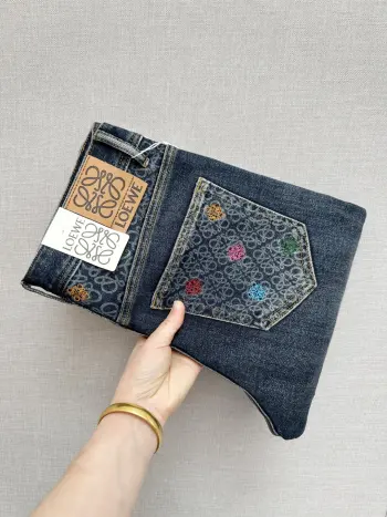 Countertop synchronized top-level printed washed denim jeans