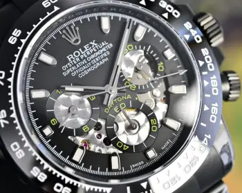 **BLAKEN UPGRADE ALERT!**第六代迪通拿碳黑复刻版 镂空设计 6th Gen Daytona Carbon Black Replica 40mm上手绝了 核心亮点一眼种草   12.2mm超薄机身 12.2mm Ultra-thin Case 甩开市面13.5mm普通款  全实心精钢 Solid Stainless Steel 打造 接缝几乎0缝隙 质感拉满   哑黑套件 Matte Black Kit 升级+多色圈口 Multi-color Bezels 可选 后期想换风格随便搭 个性党狂喜   表带双选项 硅胶款 Silicone Strap 轻便舒适/精钢款 Steel Strap 硬朗有范儿 CNC全程精雕 CNC Precision Engraving + 人工打磨 细节控直接爱住  机芯硬核 4802一体机芯 4802 Integrated Movement 搭载72-hour Long Power Reserve长储能 计时功能 Chronograph Function 和专柜同步 走时稳得一批 贴心设计 蚝式保险扣 Oyster Safety Cl
