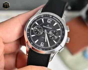 新品 JAEGER-LECOULTRE——积家北宸系列腕表 儒雅而至   精彩细节 表壳打磨 为了追求正品温润如玉的效果 制表师精磨细造 慢工出细活 正品开模 1:1复刻完美与正品一致 采用316L精钢材质打造和CNC顶级工艺打磨 与原装工艺效果如出一辙 使其整体字面质感更佳 腕表尺寸42mmX11.00mm机芯型号订制机芯改761 防水深度50m表盘团队突破多层技术瓶颈 力求完美 对12个刻度细节精益求精 1:1还原太阳放射状饰纹 表带采用天然橡胶表带 薄而长且柔软 足以缠绕贴合手腕 原装精钢折叠扣更显示这块腕表的豪华气质 适合各种商务场合 简敛精致不失优雅 
