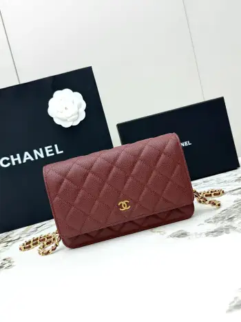 <p> 进口原厂皮    配盒 CHANEL发财包 大球纹金扣 顶级货 新品到货 全钢24K五金链条 专柜对版升级版磁扣𝑊𝑂𝐶压花鱼子酱进口小牛皮[666]经典升级全新磁扣 更便捷好用𝑤𝑒𝑙𝑙𝑒𝑡 𝑜𝑛 𝑐ℎ𝑎𝑖𝑛带链条的手拿包 可斜挎可单肩的包包 实在是太实用了 上身效果非常棒 女士们赶紧啦 又名 发财包 这么趣味的一款 一定会给你带来好运 〰 </p><p>型号 AP0250 </p>