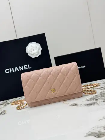 <p> 进口原厂皮    配盒 CHANEL发财包 大球纹金扣 顶级货 新品到货 全钢24K五金链条 专柜对版升级版磁扣𝑊𝑂𝐶压花鱼子酱进口小牛皮[666]经典升级全新磁扣 更便捷好用𝑤𝑒𝑙𝑙𝑒𝑡 𝑜𝑛 𝑐ℎ𝑎𝑖𝑛带链条的手拿包 可斜挎可单肩的包包 实在是太实用了 上身效果非常棒 女士们赶紧啦 又名 发财包 这么趣味的一款 一定会给你带来好运 〰 </p><p>型号 AP0250 </p>