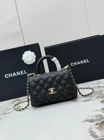 <p> 进口原厂皮    CHANEL 小号 香奈儿 Classic Flap CF 经典菱格纹手提翻盖包 新款  𝑐𝑜𝑐𝑜 ℎ𝑎𝑛𝑑𝑙𝑒14k浅金色五金 全钢链条 进口小颗球纹鱼子酱小牛皮 车边里皮 内里搭配小羊皮  一个拉链袋  两个插袋  大空间容量 可单肩可斜挎可手提 型号 AS2215  尺寸 长19x宽14x高9cm </p>