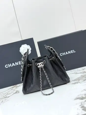 <p> 进口原厂皮    CHANEL 迷你 原单货 香奈儿单肩包 25Bag 26C 银色双C Logo 菱格图案皮穿链条 颗粒压花进口鱼子酱球纹小牛皮 𝗆𝗂𝗇𝗂 经典黑银 秀场热门𝗁𝗈𝖻𝗈 设计独特 相当霸气的风格超大容量轻松装下日常所需 逛街 旅行都是超高值好伙伴  尺寸 长22x宽12.5x高20cm </p>