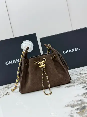 <p> 进口原厂皮    CHANEL 迷你磨砂咖啡 原单货 香奈儿单肩包 25Bag 26C 金色双C Logo 菱格图案皮穿链条 鹿皮绒压花配牛皮 𝗆𝗂𝗇𝗂 经典复古金 秀场热门𝗁𝗈𝖻𝗈 设计独特 相当霸气的风格超大容量轻松装下日常所需 逛街 旅行都是超高值好伙伴  尺寸 长22x宽12.5x高20cm </p>