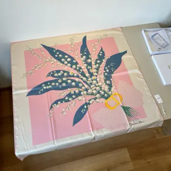 Dior真丝印花方巾