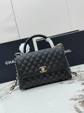 <p> 进口原厂皮    CHANEL 大号 香奈儿 Classic Flap CF 经典菱格纹手提翻盖包 新款  𝑐𝑜𝑐𝑜 ℎ𝑎𝑛𝑑𝑙𝑒14k浅金色五金 全钢链条 进口小颗球纹鱼子酱小牛皮 车边里皮 内里搭配小羊皮  一个拉链袋  两个插袋  大空间容量 可单肩可斜挎可手提 型号 AS92991  尺寸 长28.5x宽12x高18cm </p>