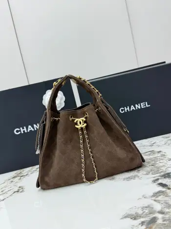 <p> 进口原厂皮   CHANEL 小号磨砂咖啡 原单货 香奈儿单肩包 25Bag 26C 金色双C Logo 菱格图案皮穿链条 鹿皮绒压花配牛皮 小号 经典复古金 秀场热门𝗁𝗈𝖻𝗈 设计独特 相当霸气的风格超大容量轻松装下日常所需 逛街 旅行都是超高值尺寸 长30x宽14x高26cm </p>