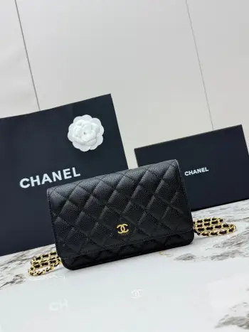 <p> 进口原厂皮    配盒 CHANEL发财包 大球纹金扣 顶级货 新品到货 全钢24K五金链条 专柜对版升级版磁扣𝑊𝑂𝐶压花鱼子酱进口小牛皮[666]经典升级全新磁扣 更便捷好用𝑤𝑒𝑙𝑙𝑒𝑡 𝑜𝑛 𝑐ℎ𝑎𝑖𝑛带链条的手拿包 可斜挎可单肩的包包 实在是太实用了 上身效果非常棒 女士们赶紧啦 又名 发财包 这么趣味的一款 一定会给你带来好运 〰 </p><p>型号 AP0250 </p>