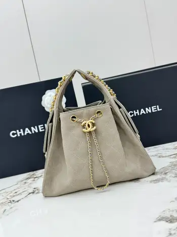 <p> 进口原厂皮   CHANEL 小号磨砂灰 原单货 香奈儿单肩包 25Bag 26C 金色双C Logo 菱格图案皮穿链条 鹿皮绒压花配牛皮 小号 经典复古金 秀场热门𝗁𝗈𝖻𝗈 设计独特 相当霸气的风格超大容量轻松装下日常所需 逛街 旅行都是超高值尺寸 长30x宽14x高26cm </p>