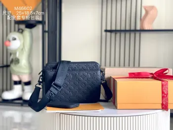 <p> 163 芯片  特级全钢五金 原厂皮 M46602 皮料是意大利A级皮料是在于品质 五金 面料 手工 油边 A级出品 图片跟产品一致丶配全套包装.尺寸:25x18x7CM</p>