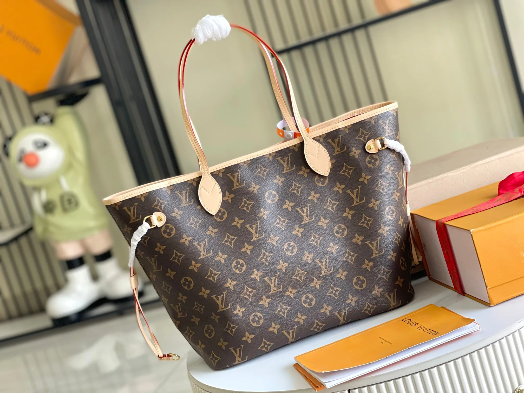 Louis Vuitton M46987 Italy A-level old flower red leather handbag shoulder bag - Detail view 4