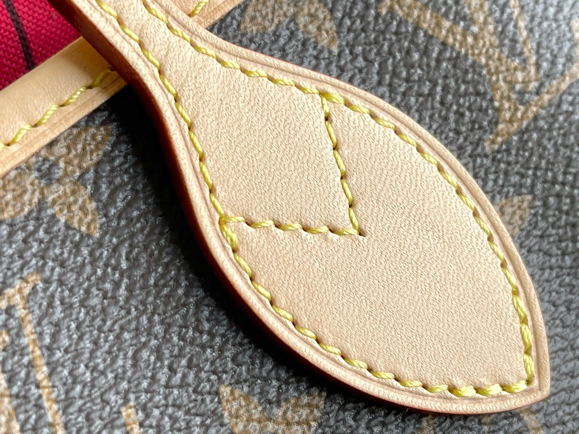 Louis Vuitton M46987 Italy A-level old flower red leather handbag shoulder bag - Detail view 6