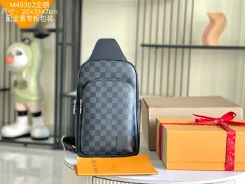 <p> 163 芯片  特级正品质量 M45302 特级加强版 皮料是正品代工厂意大利A级皮料:所谓的特级正品 是在于品质 五金 面料 手工 油边 A级出品 拍摄图跟产品一致丶配图上的全套包装.尺寸:20x31x7CM</p>