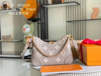 <p> 163 芯片  调价 特级原厂皮 全钢五金 M13224 灰色皮料是意大利A级皮料是在于品质 五金 面料 手工 油边 A级出品 图片跟产品一致丶配全套包装.尺寸:29x16x9.5CM 配专柜全套包装 </p>