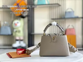 <p> 163 芯片  特级精品原厂皮 M80041浅咖配蟒蛇金扣  本款 Capucines 迷你手袋取材深染 Taurillon 皮革 以华丽蟒蛇皮点缀手柄和翻盖 无论手提或系上宽肩带肩背 均可在任意场合释放瞩目格调 </p><p>详细特征 21 x 14 x 8 厘米</p><p>长度 x 高 x 宽</p>