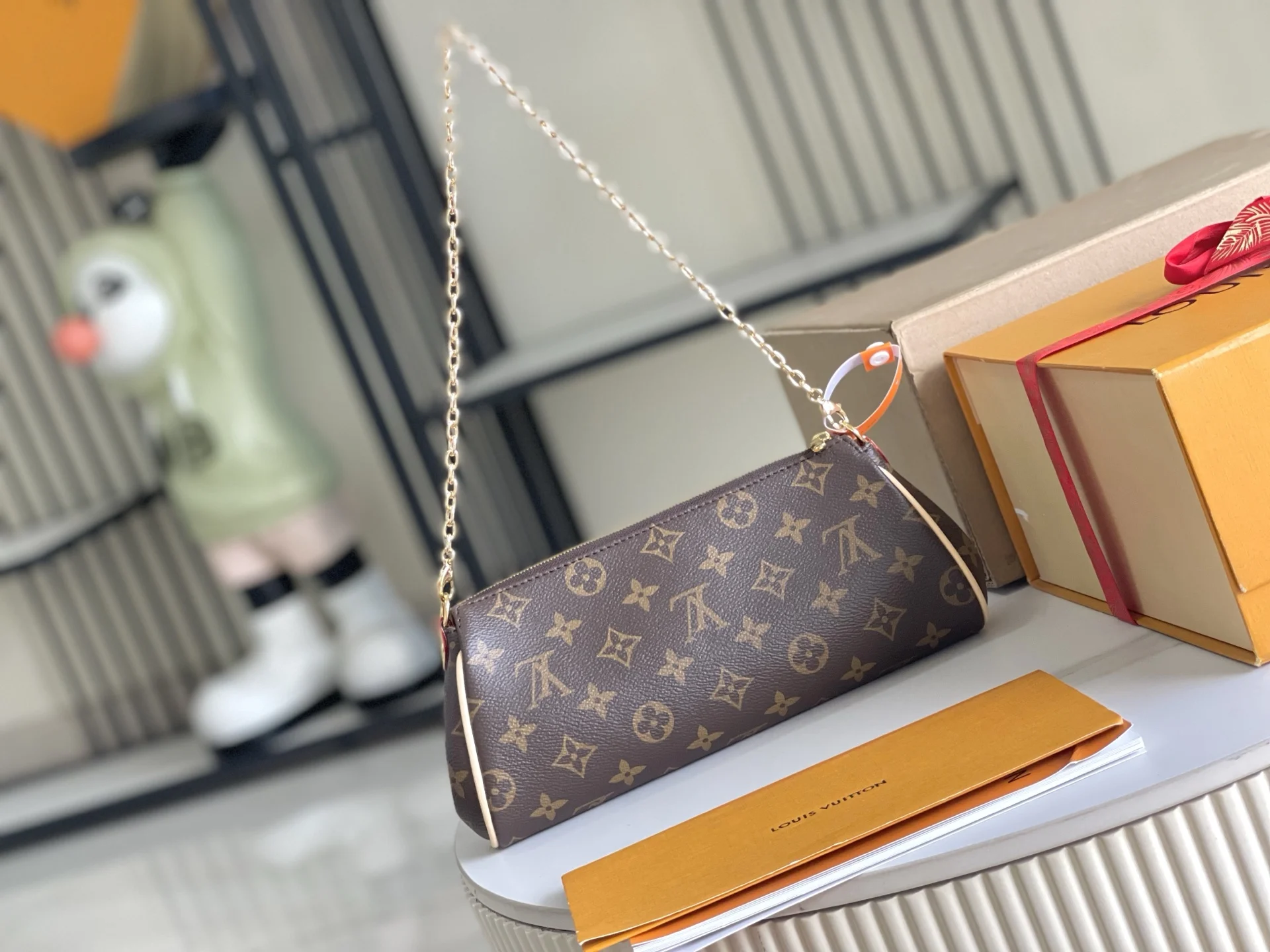 Louis Vuitton M13567 Italian Grade A Leather Bag Shoulder Bag - Detail view 4