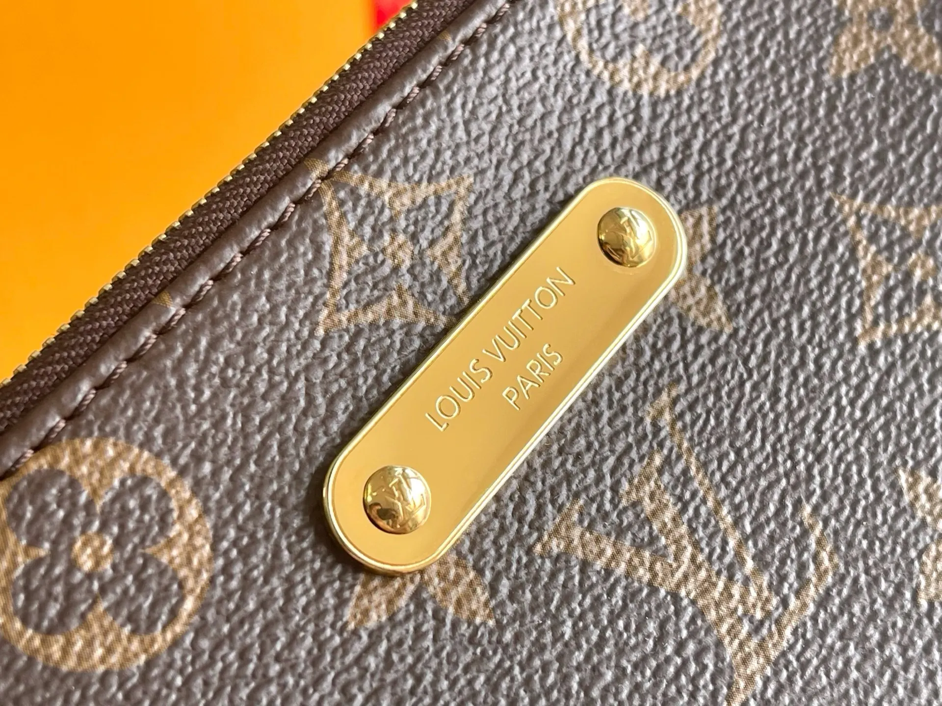 Louis Vuitton M13567 Italian Grade A Leather Bag Shoulder Bag - Detail view 6