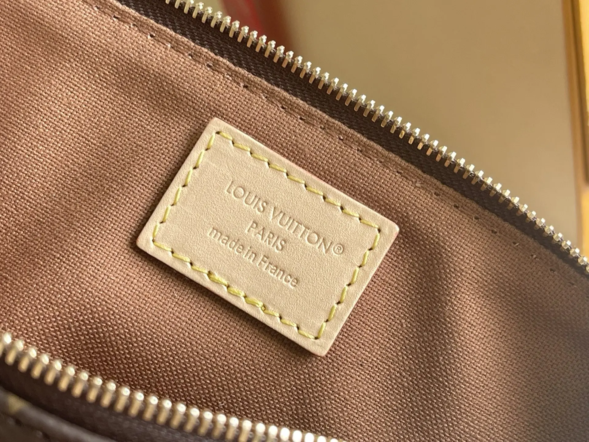 Louis Vuitton M13567 Italian Grade A Leather Bag Shoulder Bag - Detail view 8