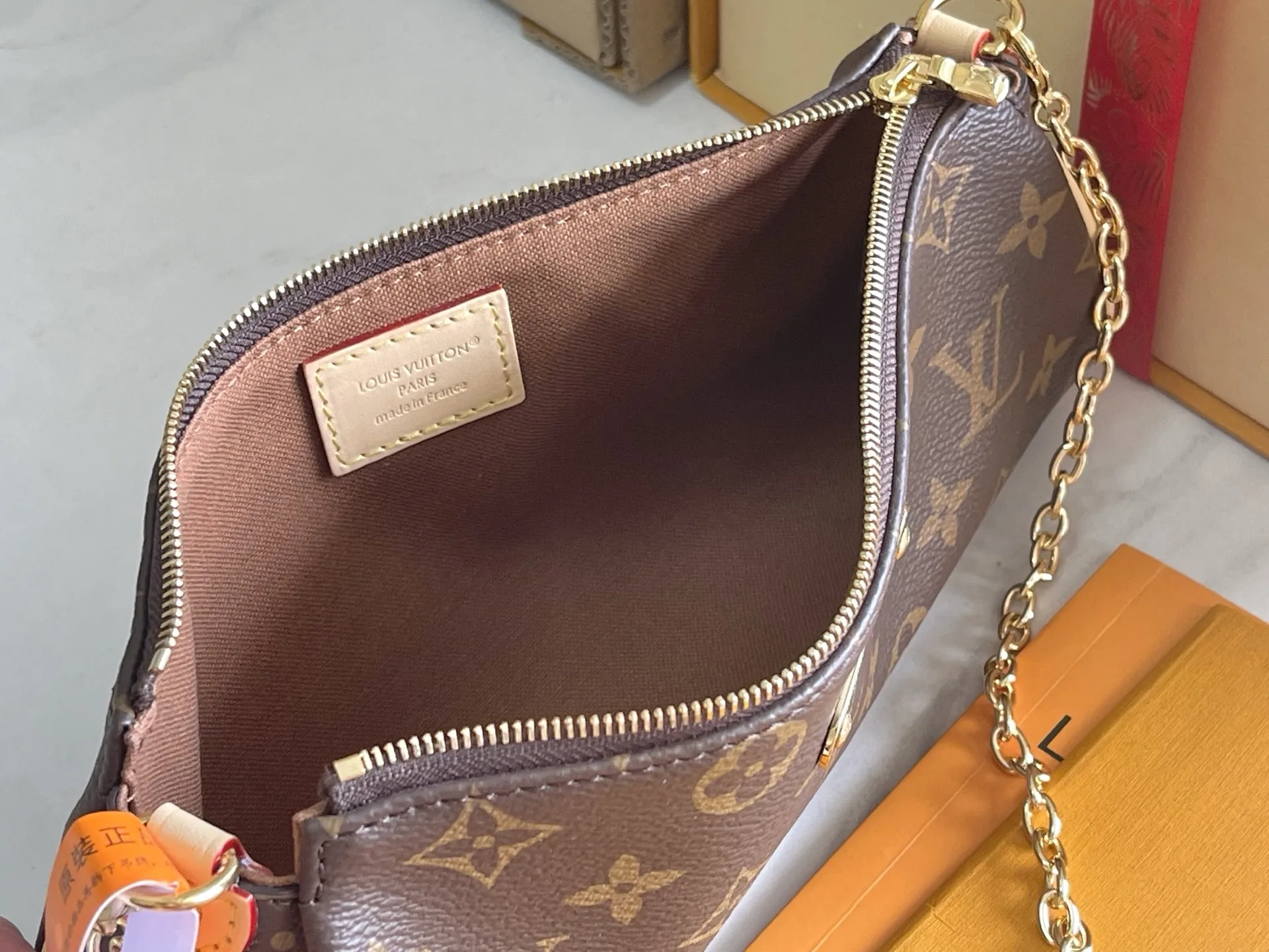 Louis Vuitton M13567 Italian Grade A Leather Bag Shoulder Bag - Detail view 9