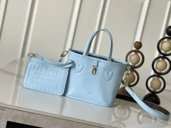 <p> 顶级原单 163动态芯片 本款 M28347黑 M28236浅绿 M28336蓝MNeverfull Inside Out BB手袋借双面设计彰显新季风尚 并以素雅皮革和</p><p>Monogram帆布成就两式风尚 可拆卸拉链袋既可单独使用 亦可悬挂于外</p><p>部 耀目金属件点睛考究细节 </p><p>26.5x16.5x11厘米</p>