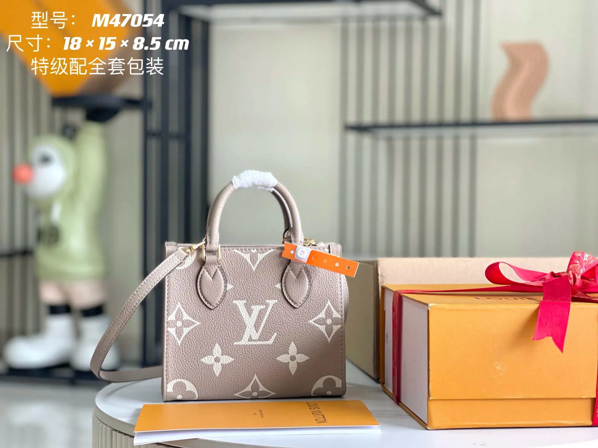 LVM47054 意大利A级黑色印花手提皮包 斜挎包