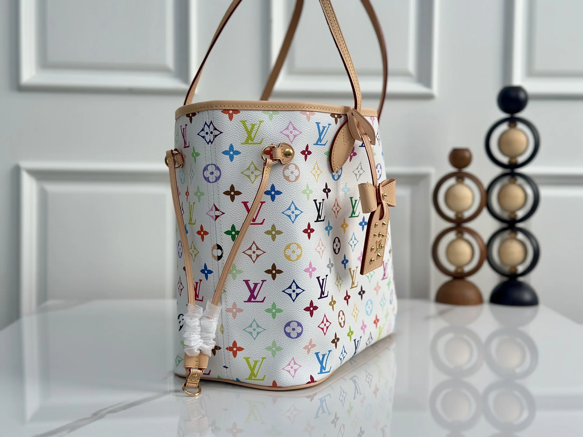Louis Vuitton M27787 163 Chip White Color Shopping Bag Crossbody Bag - Detail view 2