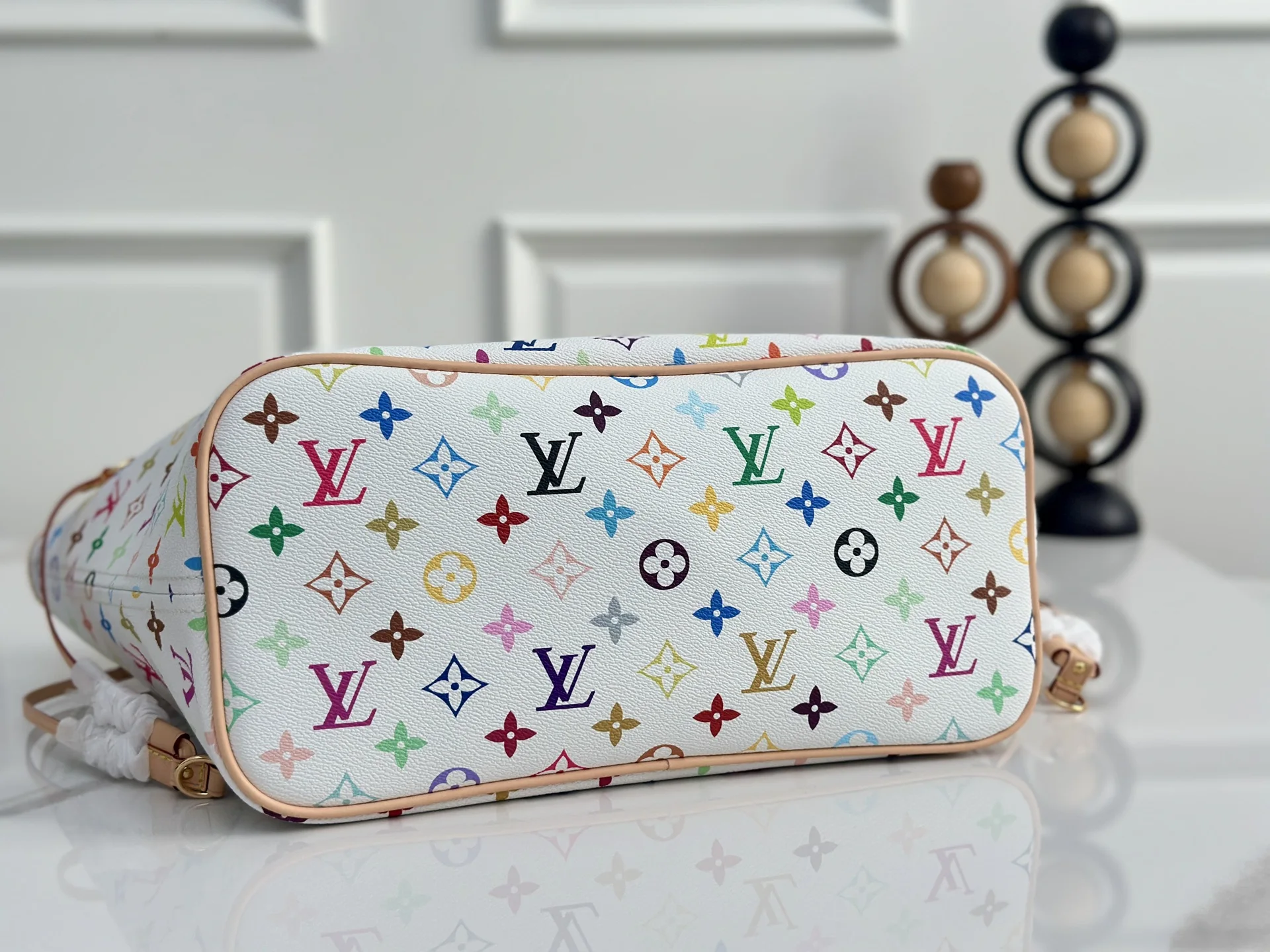 Louis Vuitton M27787 163 Chip White Color Shopping Bag Crossbody Bag - Detail view 4