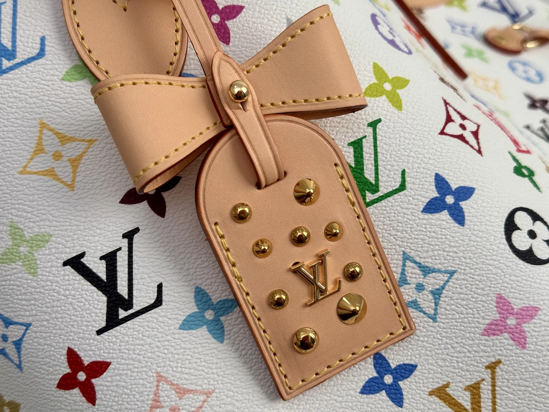 Louis Vuitton M27787 163 Chip White Color Shopping Bag Crossbody Bag - Detail view 5