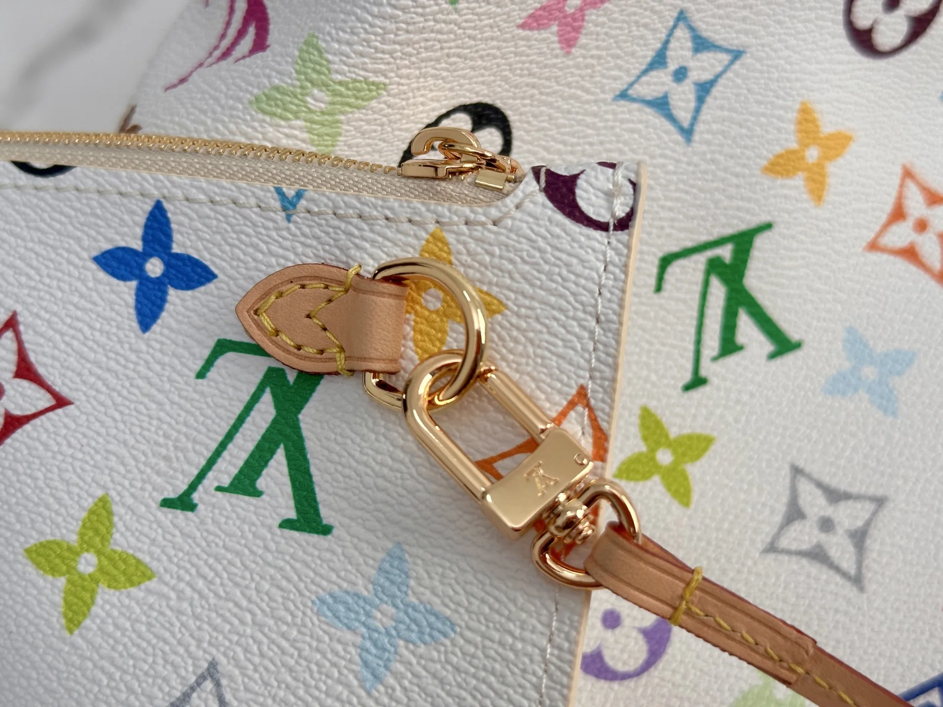 Louis Vuitton M27787 163 Chip White Color Shopping Bag Crossbody Bag - Detail view 6