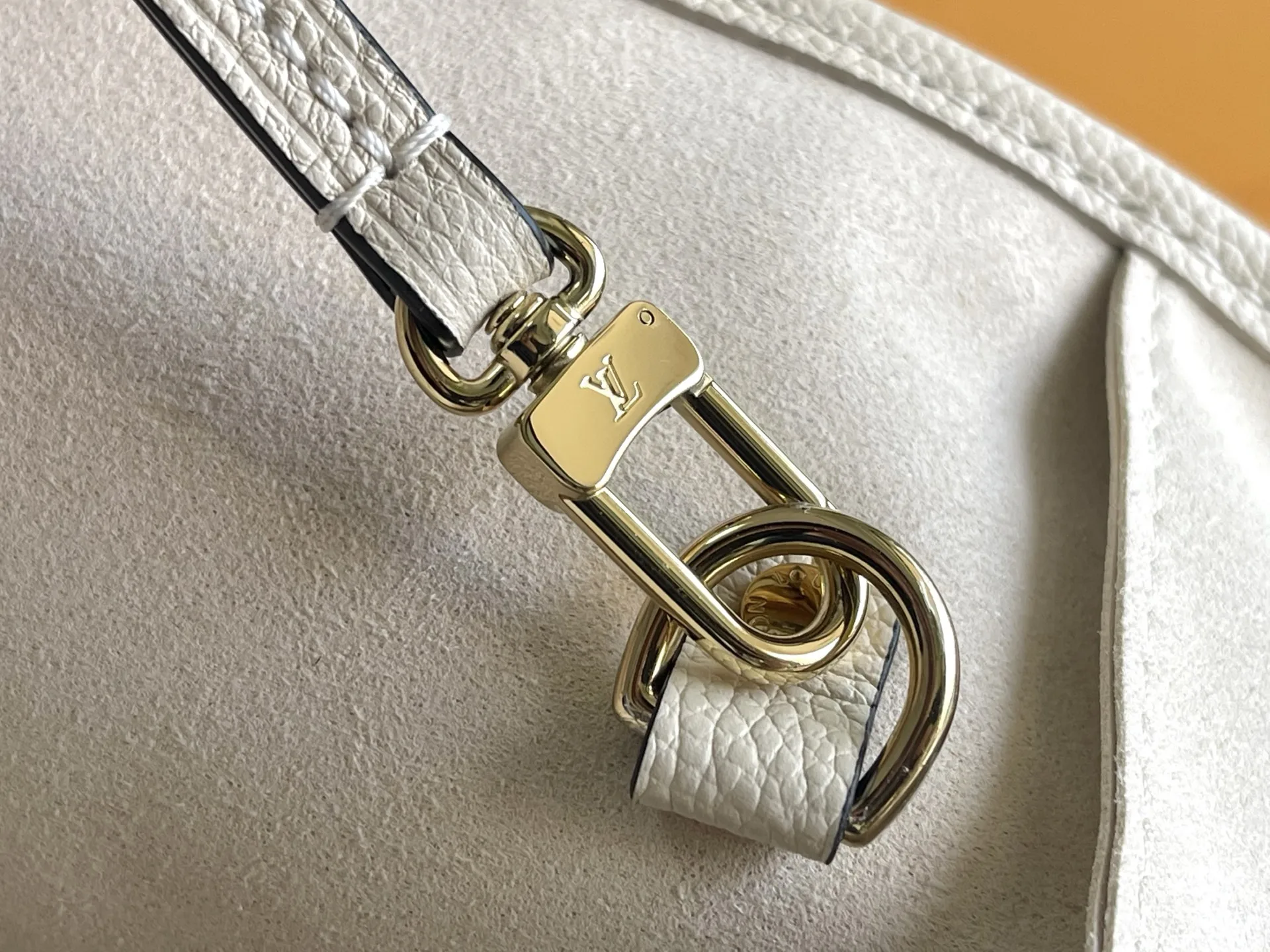 Louis Vuitton M45685 Italian Grade A Leather Handbag Shoulder Bag - Detail view 5