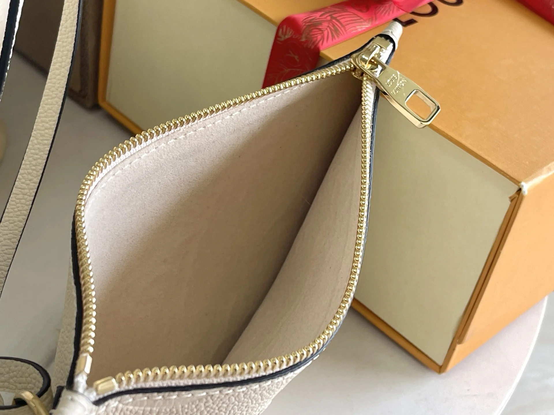 Louis Vuitton M45685 Italian Grade A Leather Handbag Shoulder Bag - Detail view 9