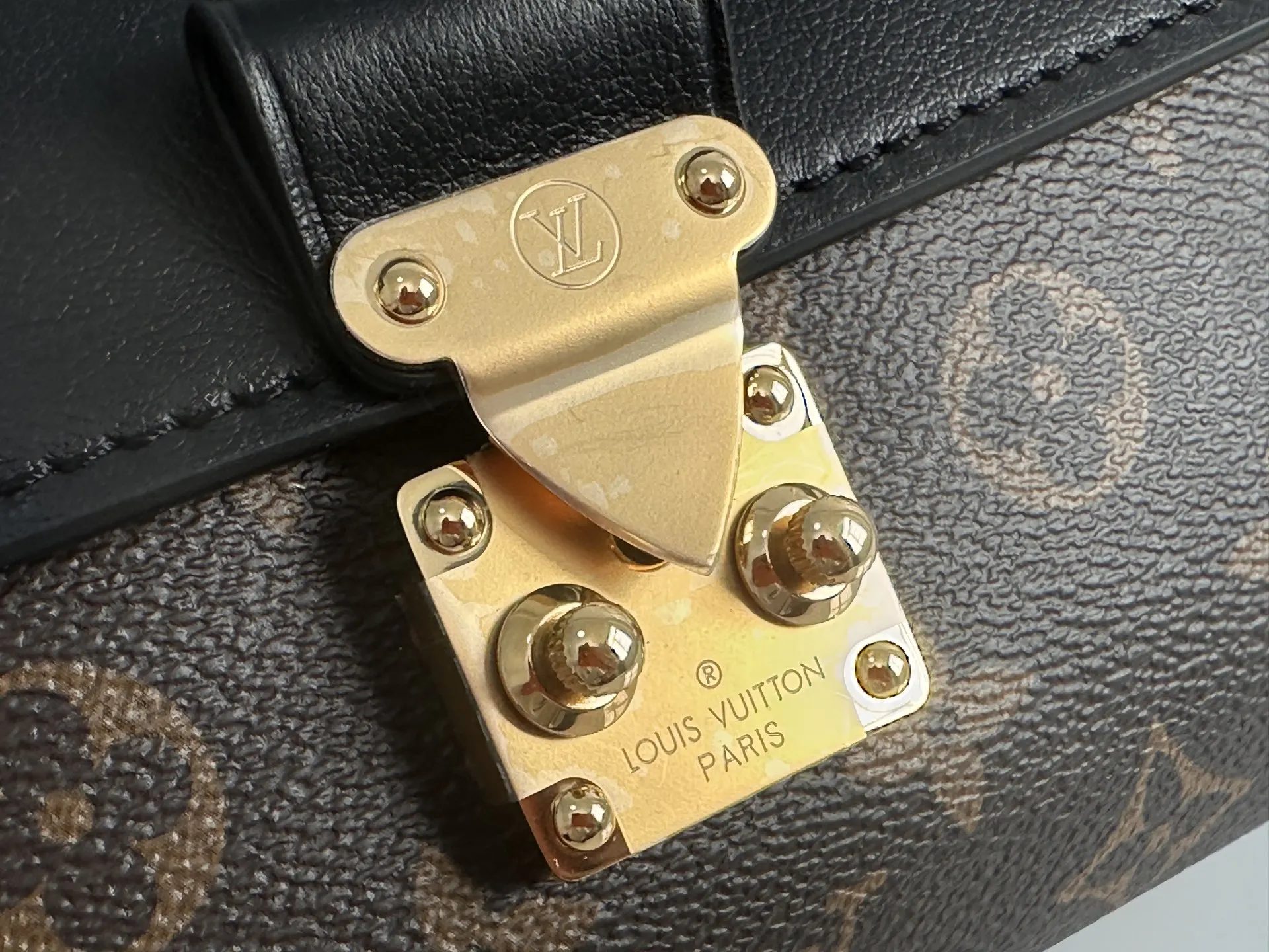Louis Vuitton M27511 M28288 Old Flower Black Old Flower Brown Classic Canvas Flap Crossbody Bag - Detail view 5