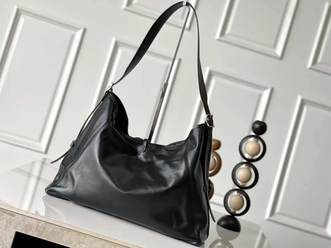Louis Vuitton M25143 Classic Lambskin Shoulder Bag Shoulder Bag - Detail view 3