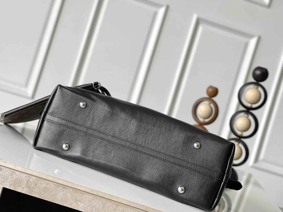 Louis Vuitton M25143 Classic Lambskin Shoulder Bag Shoulder Bag - Detail view 4