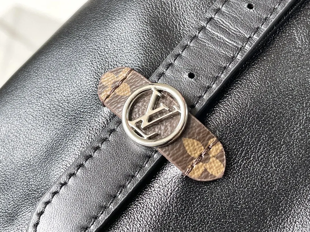 Louis Vuitton M25143 Classic Lambskin Shoulder Bag Shoulder Bag - Detail view 5